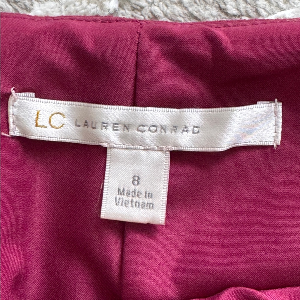 Maroon scalloped hem mini skirt - Picture 3 of 4